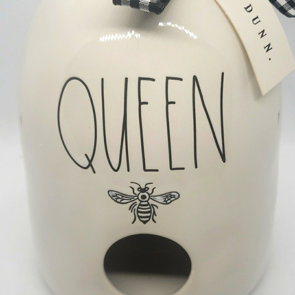 Rae Dunn Queen Bee Hive Birdhouse Ivory / Cream with Gingham Bow BNIB - Picture 2 of 6